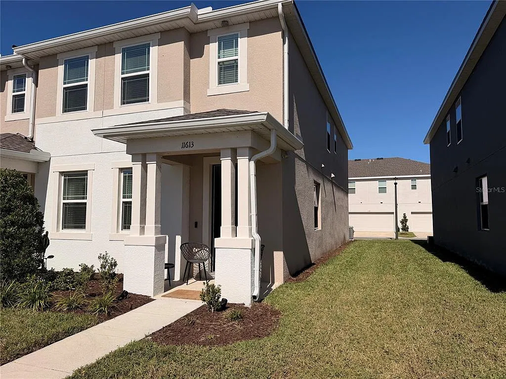 4 bed, 2.5 bath, 1678 sqft, $3,200 — Photo 2