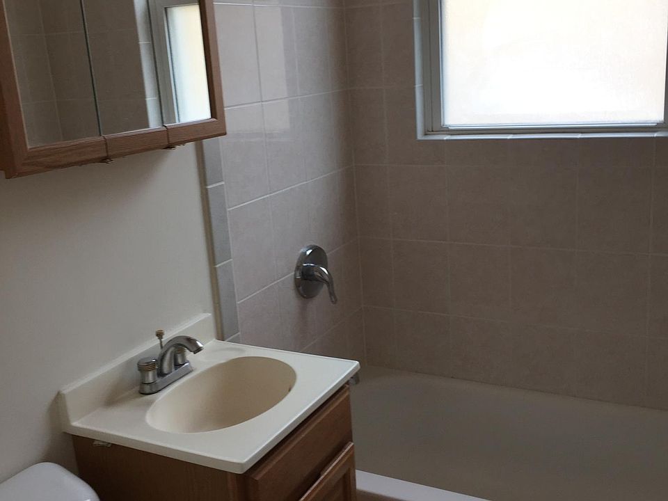 2nd image of 2623 W Farragut Ave #3