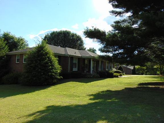 3rd image of 2420 Sandy Dr
