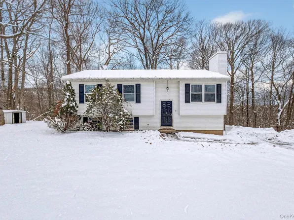 11 Park Ln, Holmes, NY 12531