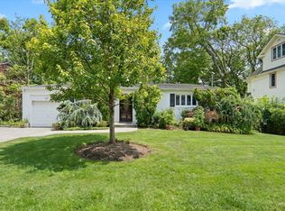 9 Devonshire Ln, Great Neck, NY 11023