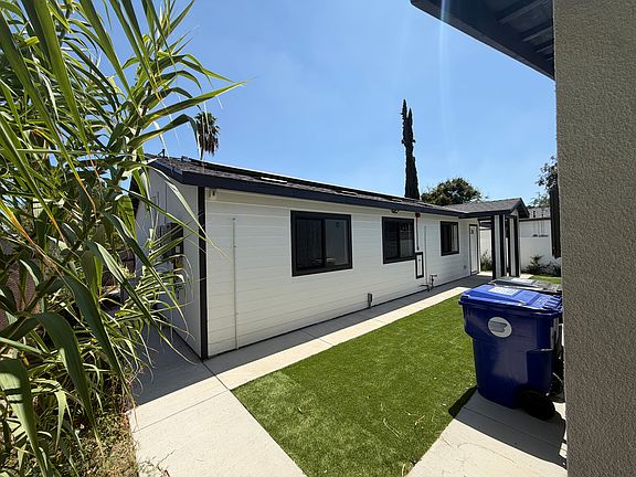 2nd image of 871 Perris St #3