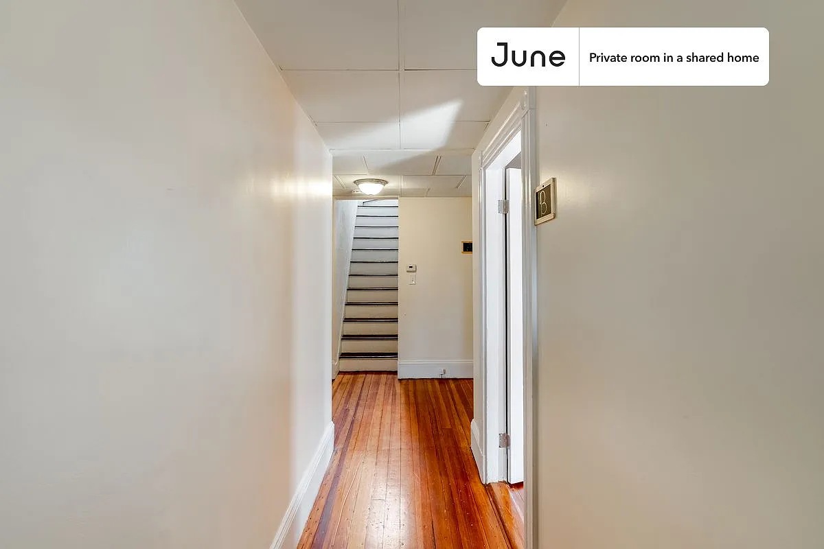 Full bedroom in 4 bed/1 bath home in Somerville #1577 C — Photo 4