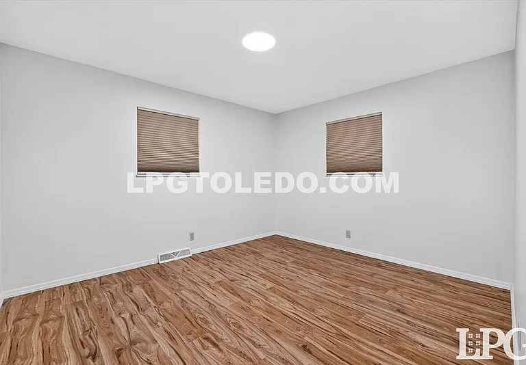 1818 Christian Ave — Photo 20