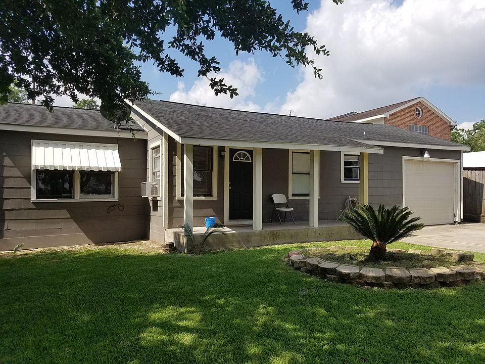 1st image of 6117 Saxon Dr