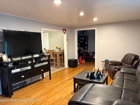 3rd image of 162 Lamberts Ln