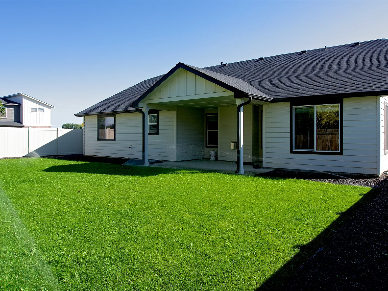 3 bed, 1805 sqft, $2,395 — Photo 2