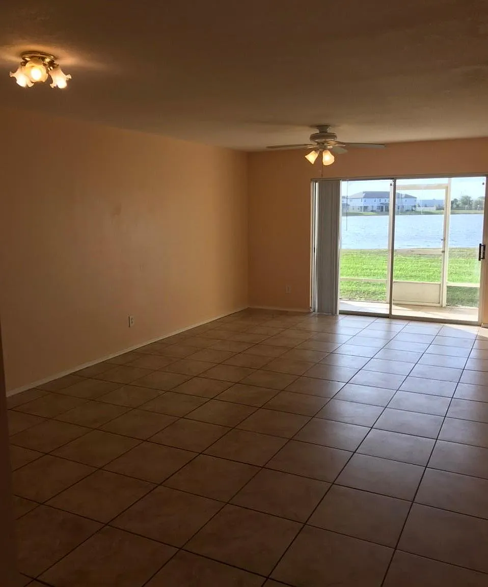 2 bed, 1013 sqft, $1,630 — Photo 3