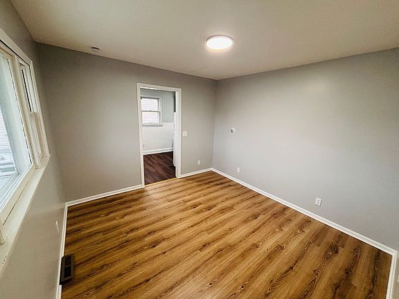 4th image of 8 Wagner Ave #1