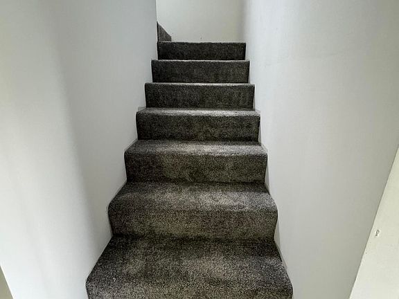 5th image of 233 Davis St