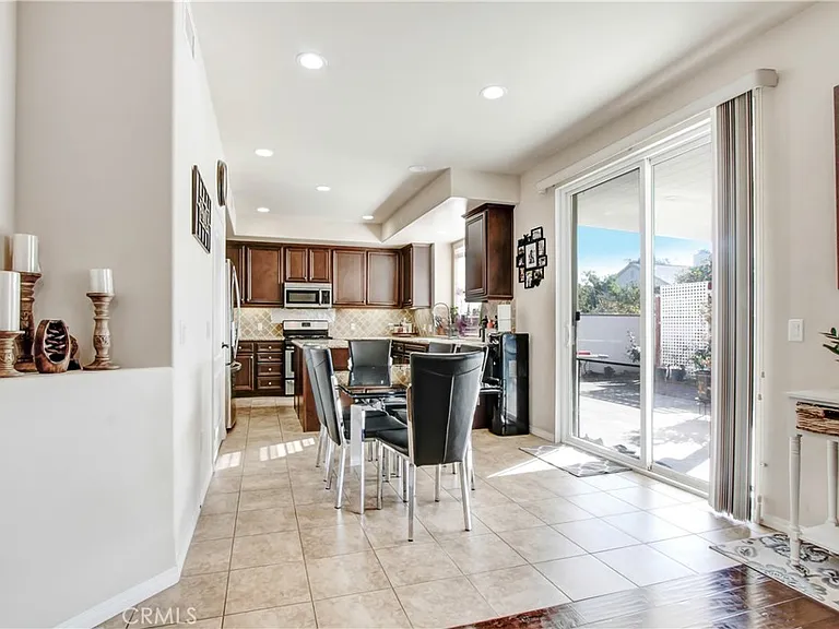 20724 Napa St — Photo 6