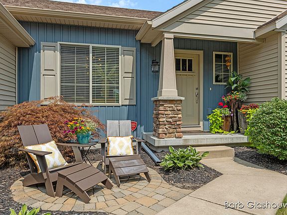 2nd image of 3709 Charlevoix Dr SE