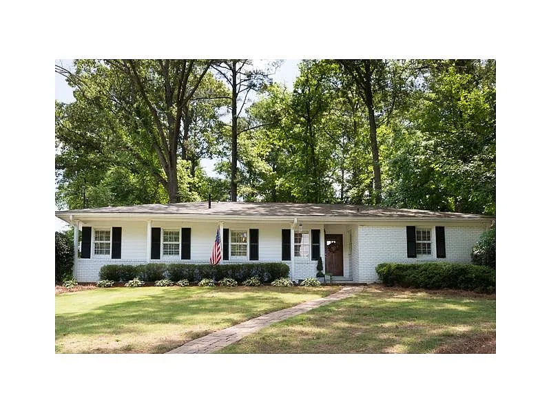 4689 High Point Rd NE photo 1