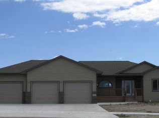 2704 S Winsor Ct, Mitchell, SD 57301