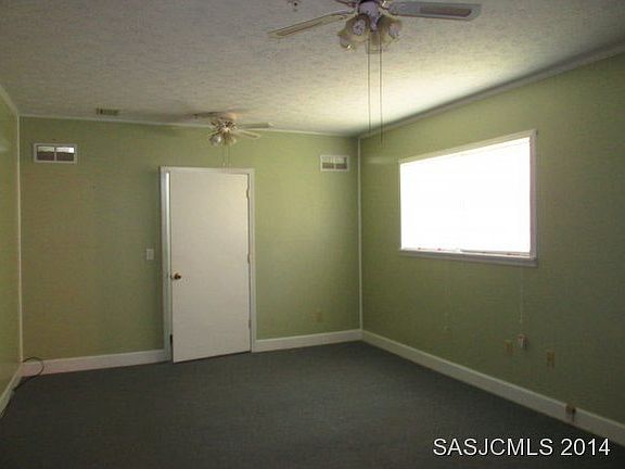 3rd image of 707 Oakwood St