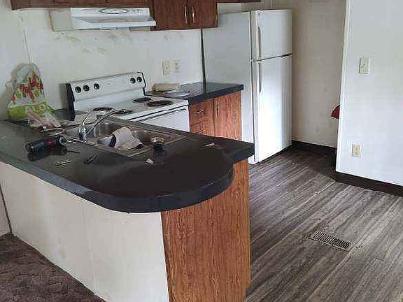 2nd image of 834 Grove Ave