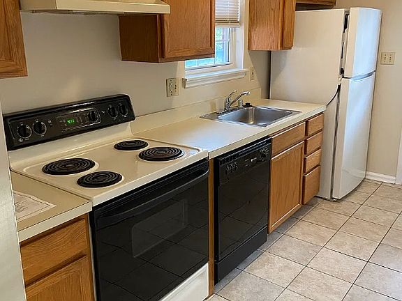 2nd image of 3144 Mapleleaf Sq APT 3