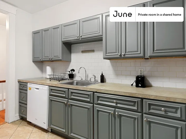 16 Royce Rd #E — Photo 12
