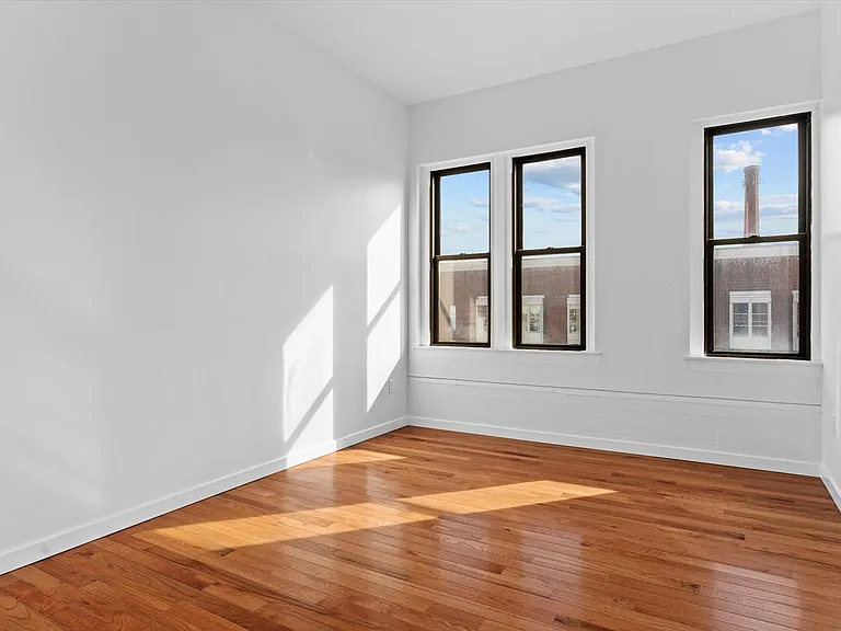 276-280 Essex St #302 — Photo 5