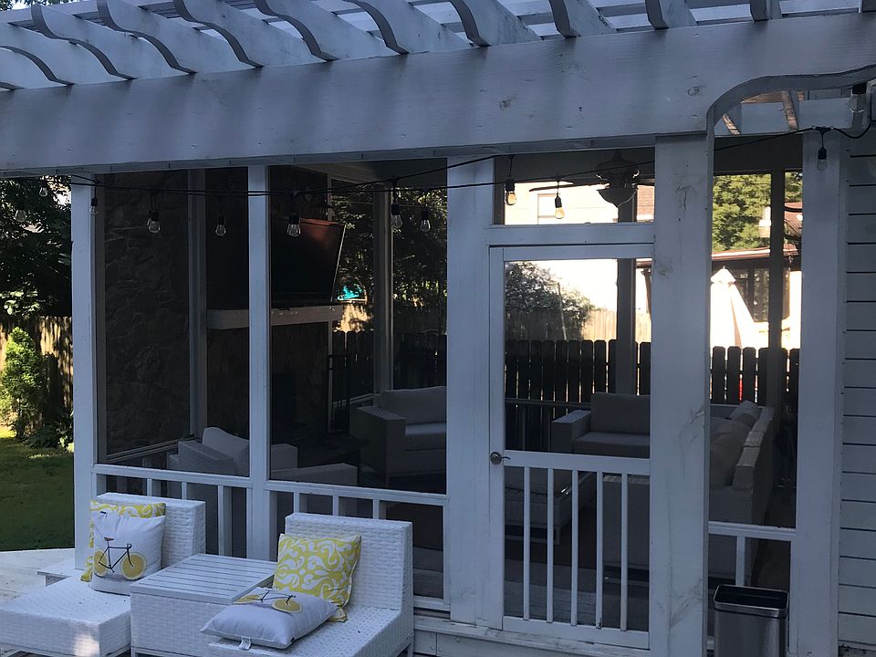 2nd image of 1761 Carr Ave