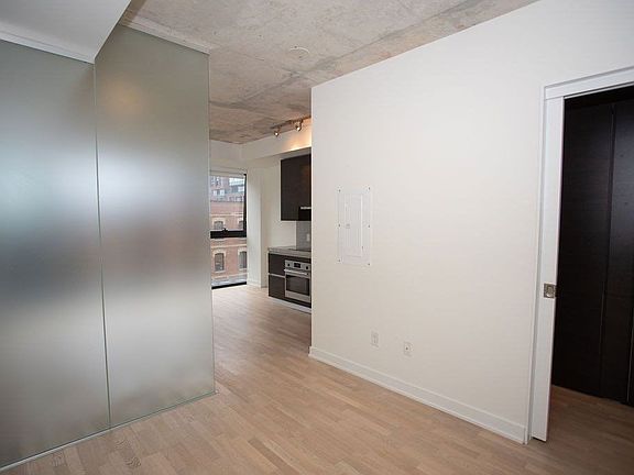2nd image of 629 King St W #425
