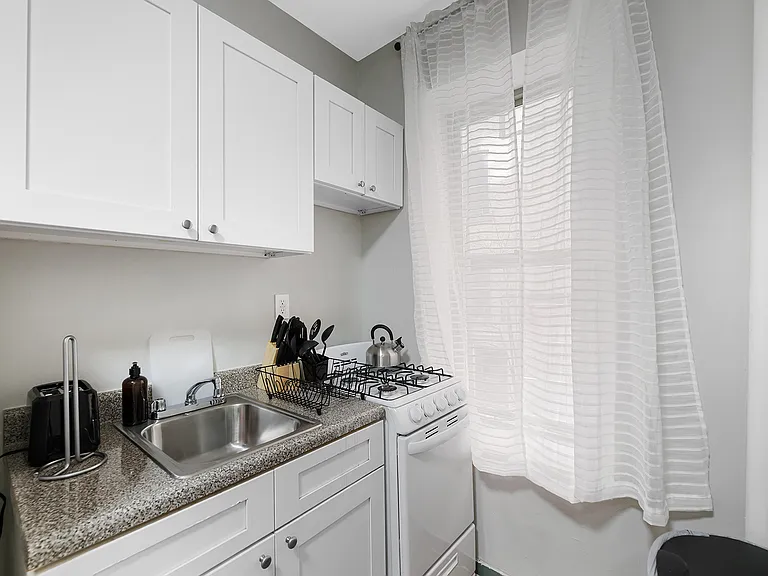 248 W 64th St #1A — Photo 1