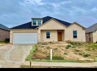 707 Chester Ct, Ennis, TX 75119
