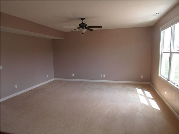 5th image of 810 N Fox Berry Dr