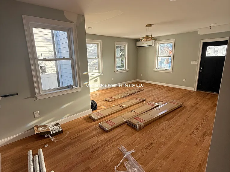 8 Brentwood St #1 — Photo 4