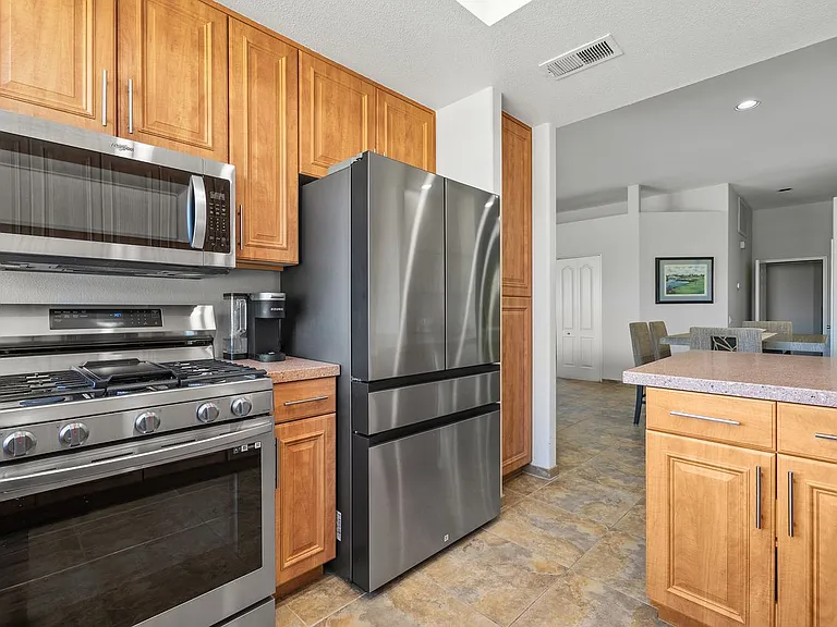 48 Pebble Beach Dr — Photo 13
