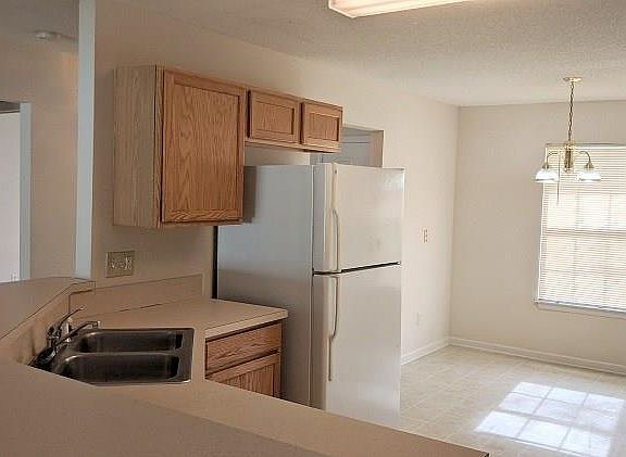3rd image of 93 Pine Circle Dr