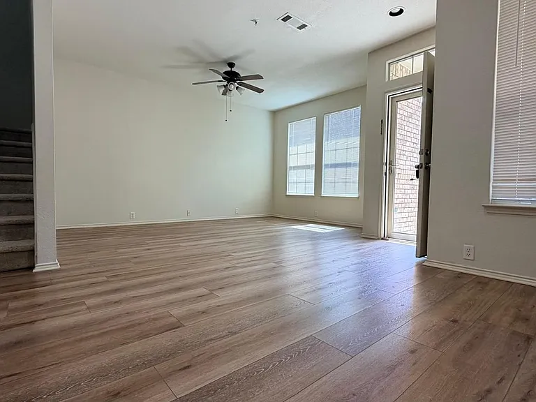 2205 Stoneleigh Pl — Photo 20