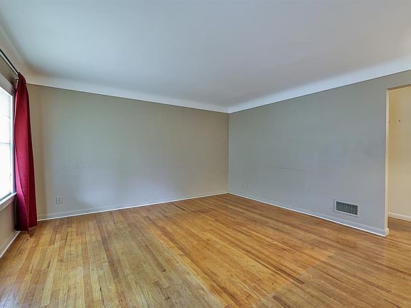 3rd image of 5572 Sunnywoods Ln