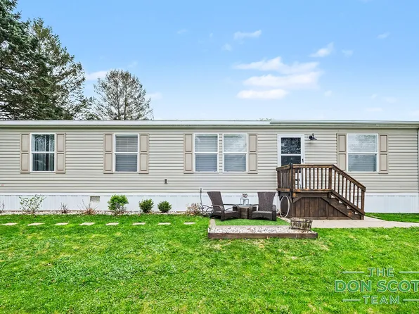 1480 Red Oak Ln NE, Belmont, MI 49306