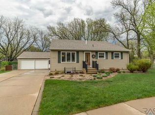 5612 W Circle Dr, Sioux Falls, SD 57106