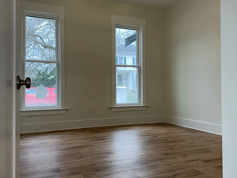 301 W Walnut St — Photo 2