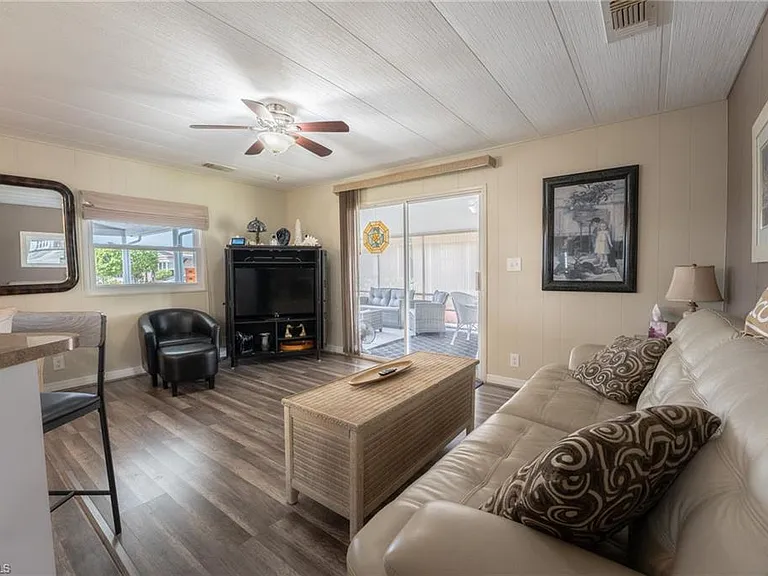 953 Bunker Hill Dr — Photo 12