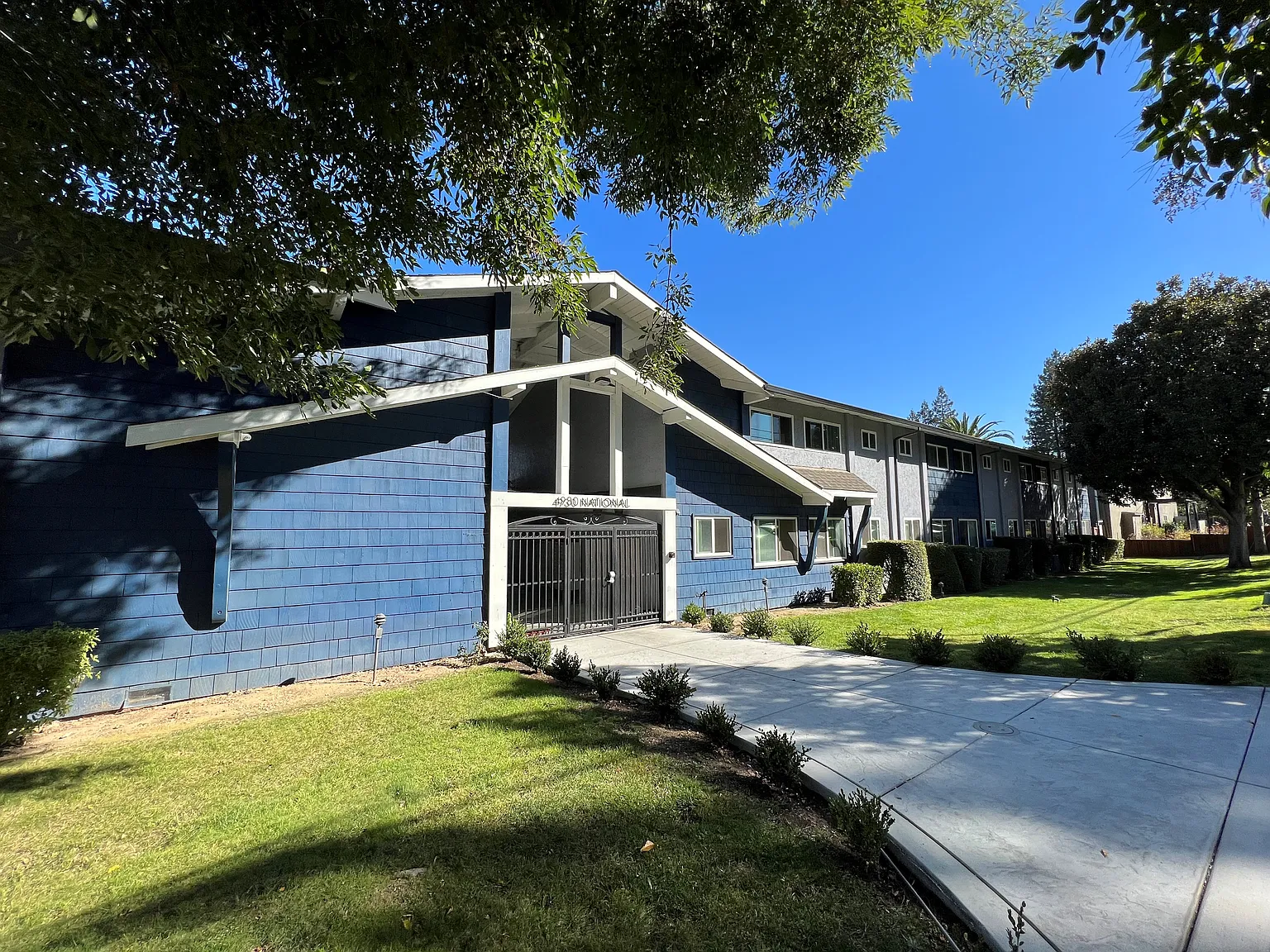 National Carlton Apartments — Photo 2