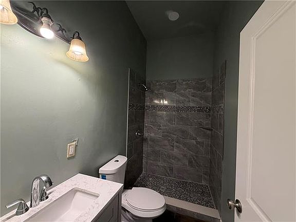 5th image of 824 Cambronne St