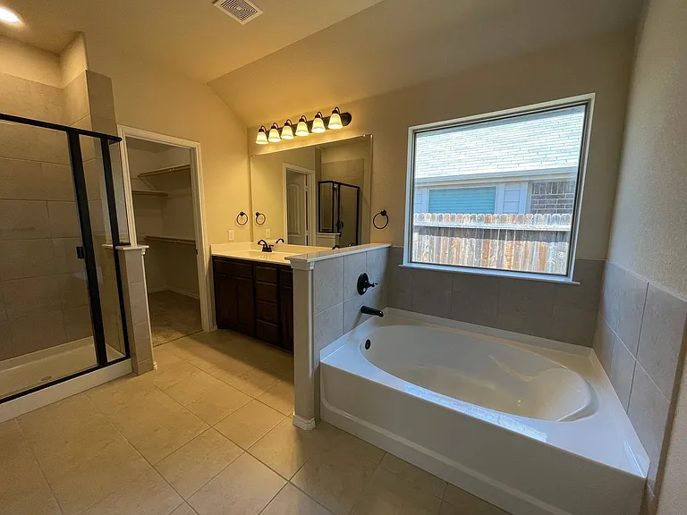 2120 Blakely Ct — Photo 43