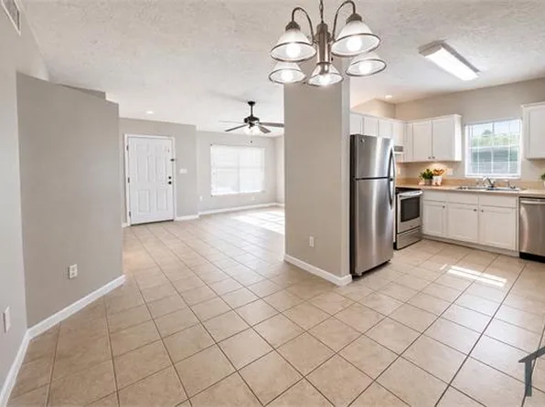 5493 Sawyer Rd APT A, Tampa, FL 33634