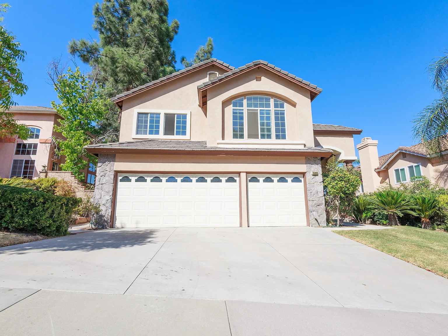 4 bed, 3044 sqft, $4,800 — Photo 1