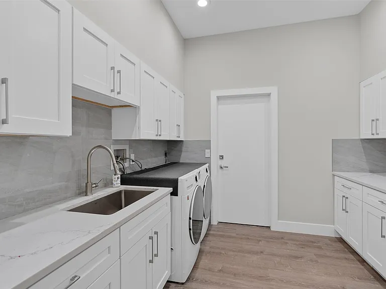 9010 Gardens Glen Cir — Photo 45