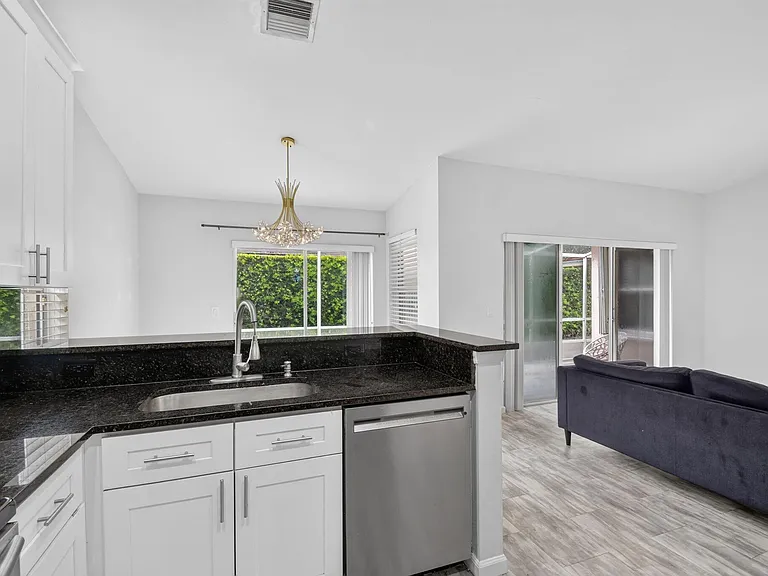 208 Caribe Ct — Photo 11