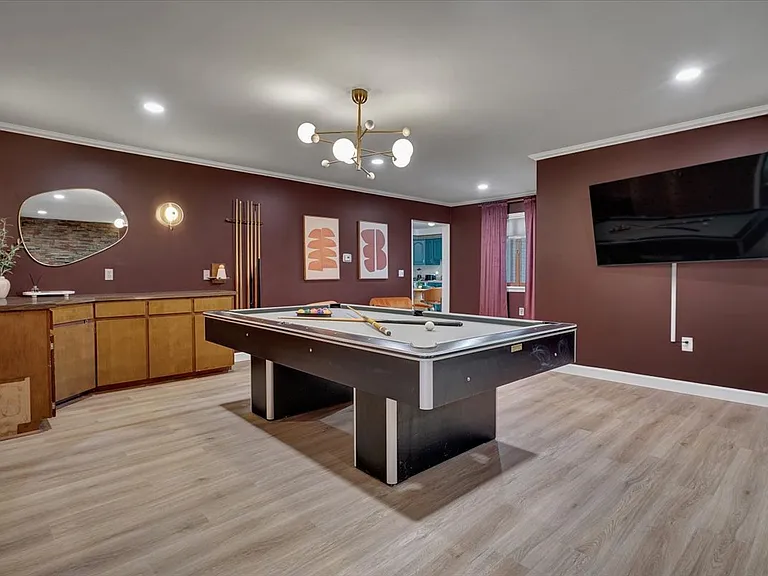 457 E Hurst Dr — Photo 8