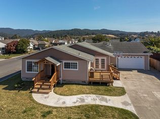 1000 Meadow Ln, Fortuna, CA 95540