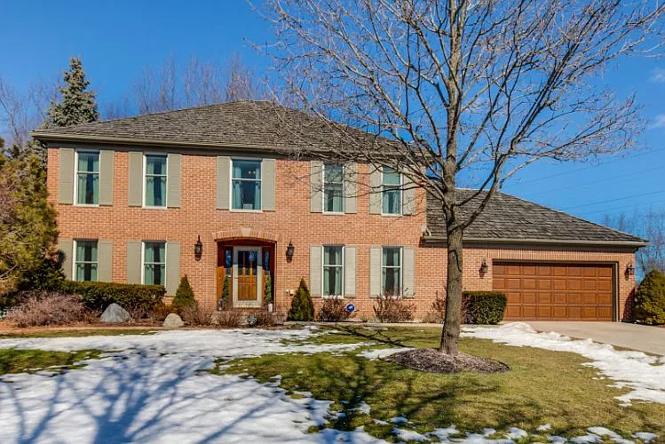1100 Loyola Dr photo 1