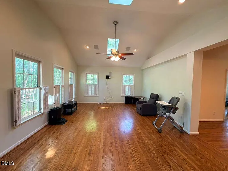 109 E Seve Ct — Photo 8