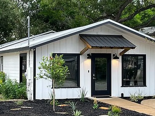 230 E End St, Goliad, TX 77963