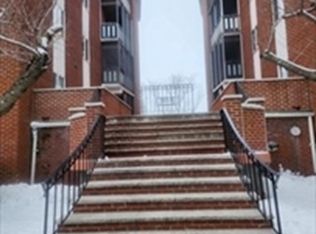 33 Lodgen Ct APT 3E, Malden, MA 02148